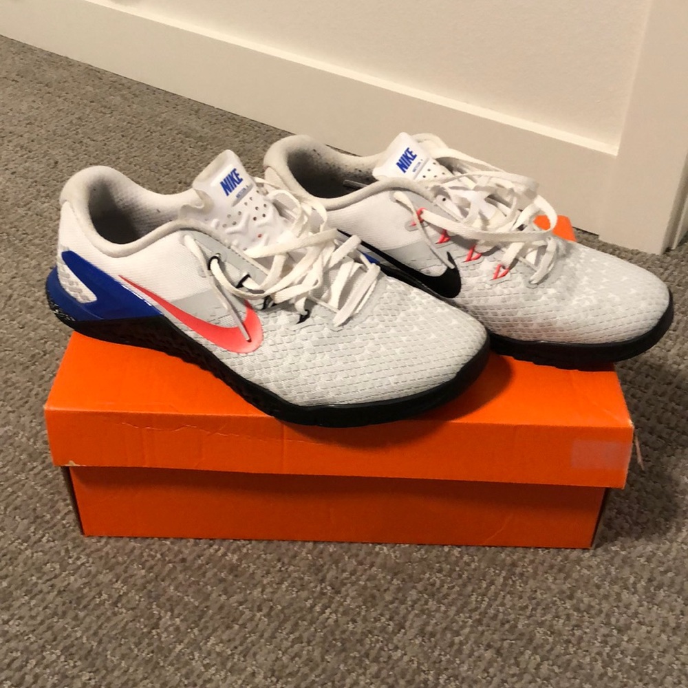 Mens Size 9.5 Metcons